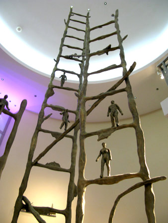 Sculpture monumentale de l'artiste Sadko
